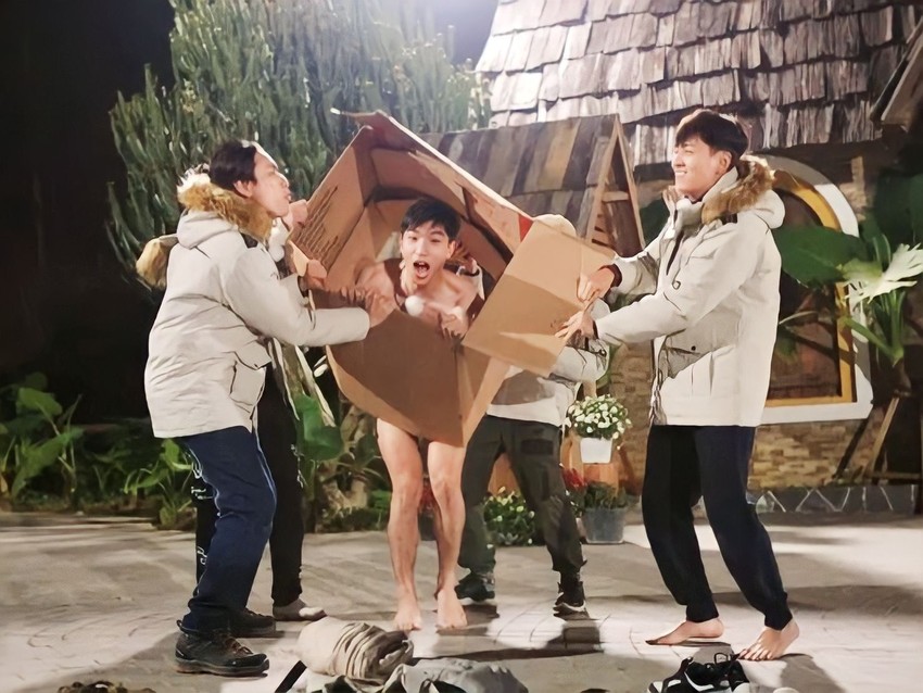 International screening, 'House of Nu' takes the name 'House without men';  '2 days and 1 night' controversial because of HIEUTHUHAI's undressing photo 2