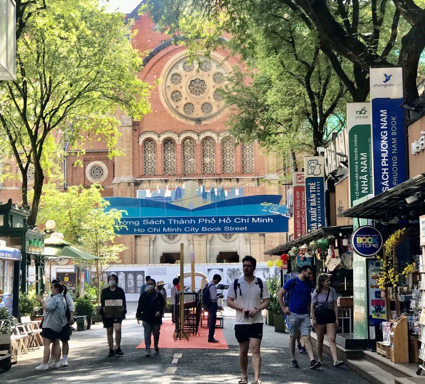 Book street revenue in 2022 reaches more than 51.6 billion dong Photo 3