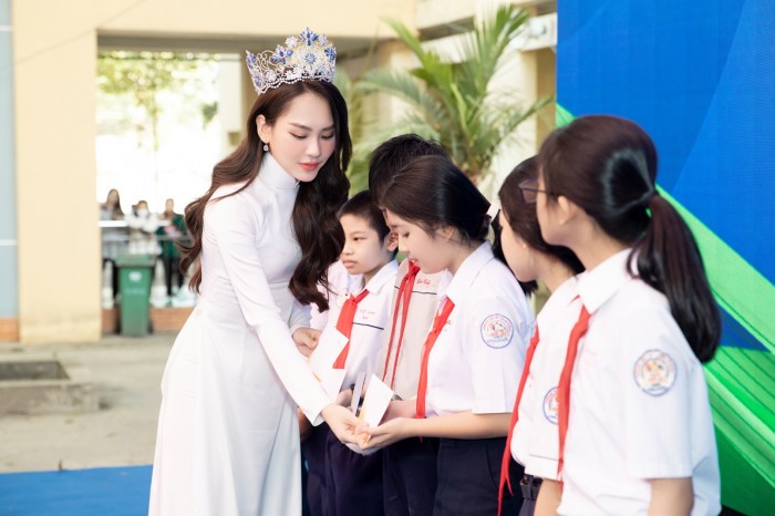 Trinh Cong Son in Hong Nhung's memory;  Mai Phuong is grateful to the Vietnamese mother Hero in Dong Nai photo 5