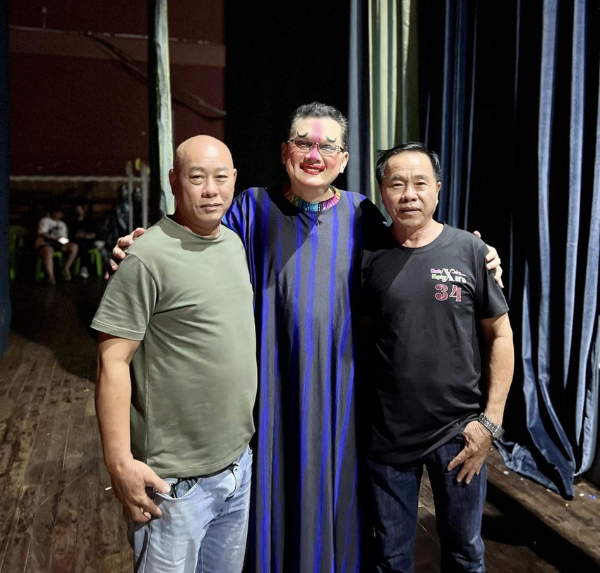 Meritorious Artist Huu Chau thanked the backstage for the final performance of 'Once Upon a Time';  Tran Thanh revealed that he was once cuckold photo 3