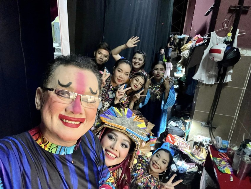 Meritorious Artist Huu Chau thanked the backstage for the final performance of 'Once Upon a Time';  Tran Thanh revealed that he used to be cuckolded Photo 2