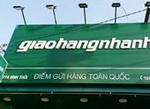 Trò 'hô biến' ống kính máy ảnh thành lon bia