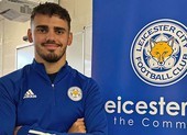 Từ Leicester đến thẳng Campuchia đá bóng