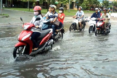 Sài Gòn mưa lớn, nhiều công chức trễ giờ làm ảnh 3