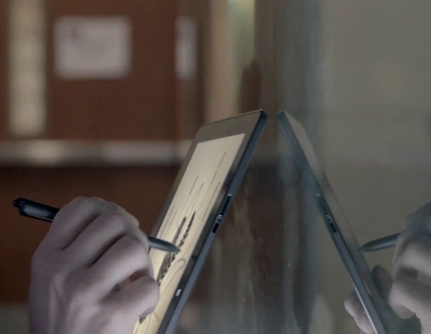 Ultrabook đầu tiên trên thế giới nắp bằng kính Corning Gorilla Glass 3 ảnh 1