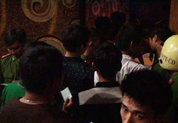 Hàng trăm cảnh sát đột kích vũ trường lớn nhất vùng ven Sài Gòn ảnh 4