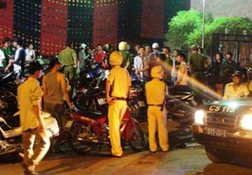 Hàng trăm cảnh sát đột kích vũ trường lớn nhất vùng ven Sài Gòn ảnh 2