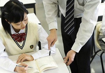 Bi hài chuyện thầy giáo “trốn tình” nữ sinh ảnh 1