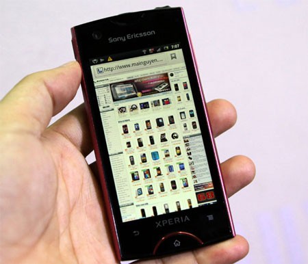 Mở hộp điện thoại nhỏ nhất của Sony Ericsson tại VN ảnh 18