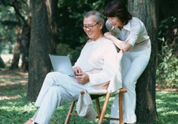 Cách chăm sóc cha mẹ lú lẫn ảnh 1