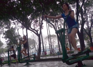 Phát bệnh do thể dục sáng ảnh 1