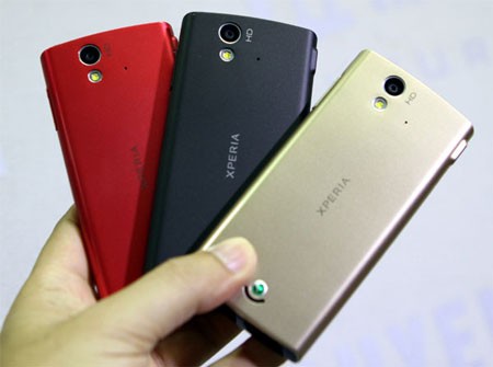 Mở hộp điện thoại nhỏ nhất của Sony Ericsson tại VN ảnh 20