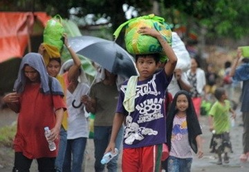 Hơn 1.000 gia đình ở Philippines phải sơ tán vì lũ lụt ảnh 1
