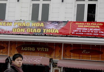 Nửa triệu đồng một chỗ ngồi xem pháo hoa năm mới ảnh 1