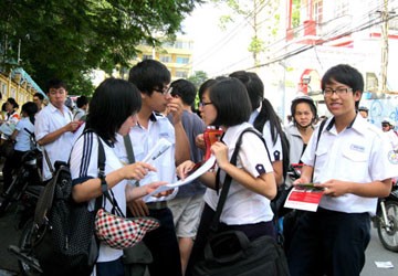 Thi theo cụm, thí sinh vẫn vất vả ảnh 1
