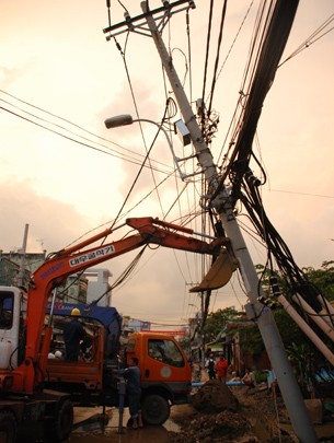 Thi công công trình ngầm làm nghiêng trụ điện cao thế ảnh 1
