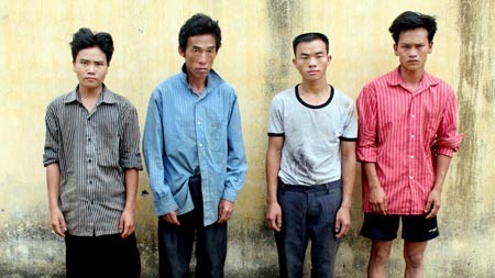 Yên Bái: Giấu 2 bánh heroin trong thớt gỗ khoét rỗng ảnh 1