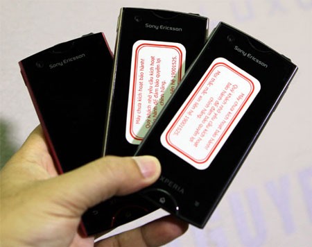 Mở hộp điện thoại nhỏ nhất của Sony Ericsson tại VN ảnh 19