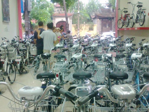 Tặng xe đạp cho học sinh hiếu học