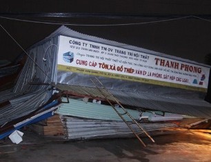Lốc xoáy ở Bình Chánh: sập, tốc mái trên 60 nhà ảnh 1