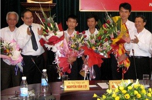 Học sinh giỏi cũng "đánh dấu" bài thi ảnh 1