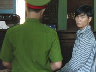Cháu va quẹt xe, chú ra đánh người, bị đâm chết ảnh 1