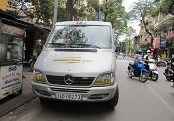 Hà Nội: Đang lưu thông, ôtô lại ngùn ngụt bốc khói ảnh 1