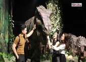 Video: Công viên khủng long đầu tiên tại trung tâm thương mại