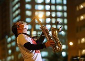 Nghệ sĩ saxophone Trần Mạnh Tuấn đã qua cơn nguy kịch