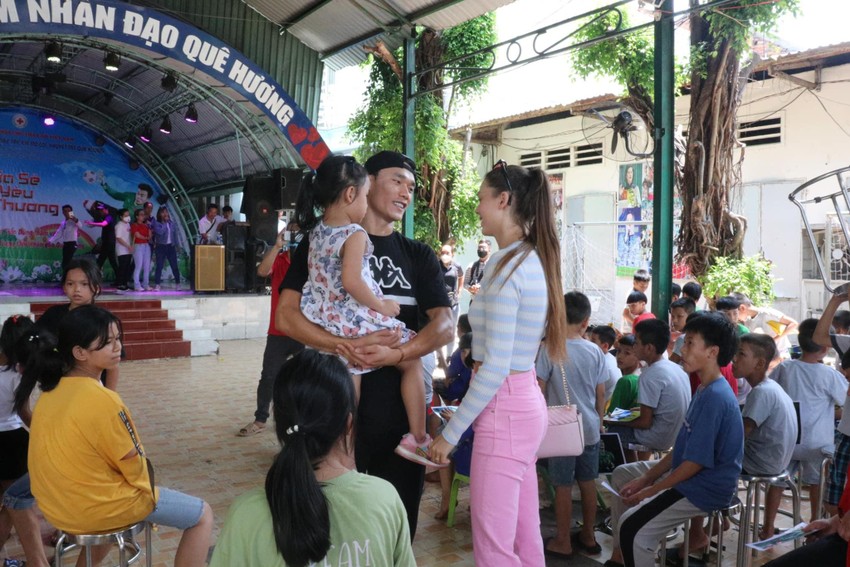 Vợ của thủ môn Bùi Tiến Dũng là ai? hình ảnh 3