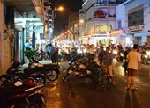 Tấn công nữ chủ tiệm đồng hồ bằng mảnh kính