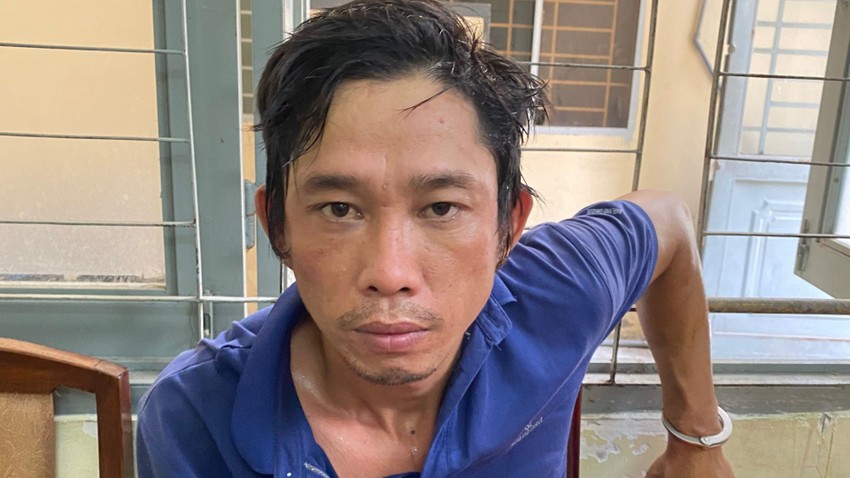 Kẻ cướp giật rút dao đe dọa người truy đuổi ở TP.HCM bị bắt ảnh 1