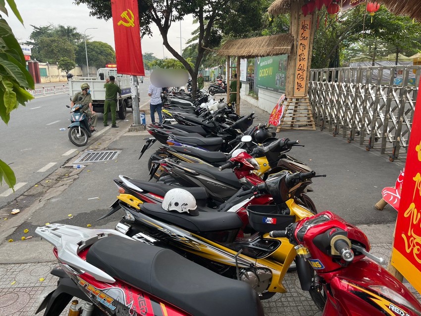 Traffic police stopped regarding 100 drivers from dating for a storm photo 2