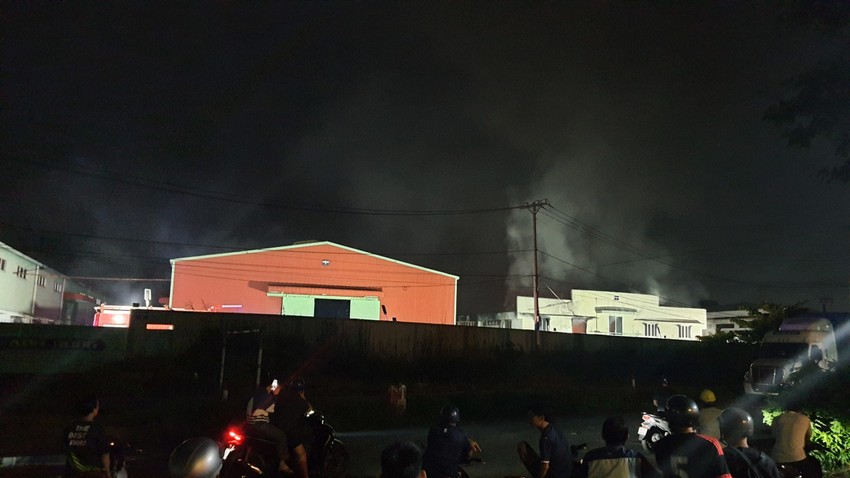 Cháy cơ sở kinh doanh mút xốp ở Quận 8 ảnh 1