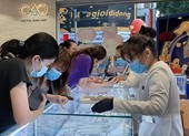 Nhiều người đổ tiền tỉ mua hàng kg vàng thỏi