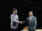 Danh ca Thái Châu rơi nước mắt khi gặp nhạc sĩ Nguyễn Vũ