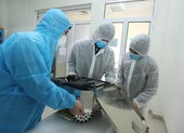 Chế tạo thành công robot lau sàn khử khuẩn phòng bệnh