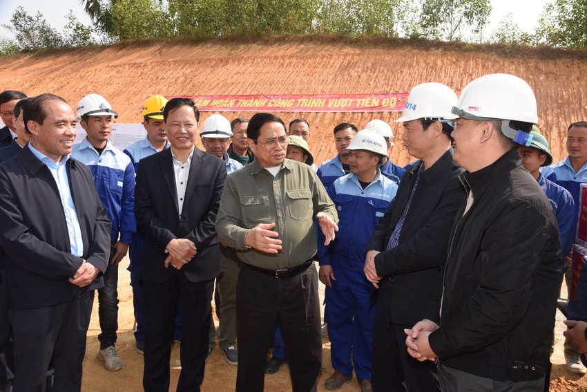 The Prime Minister went to inspect and urge the expressway project Photo 2