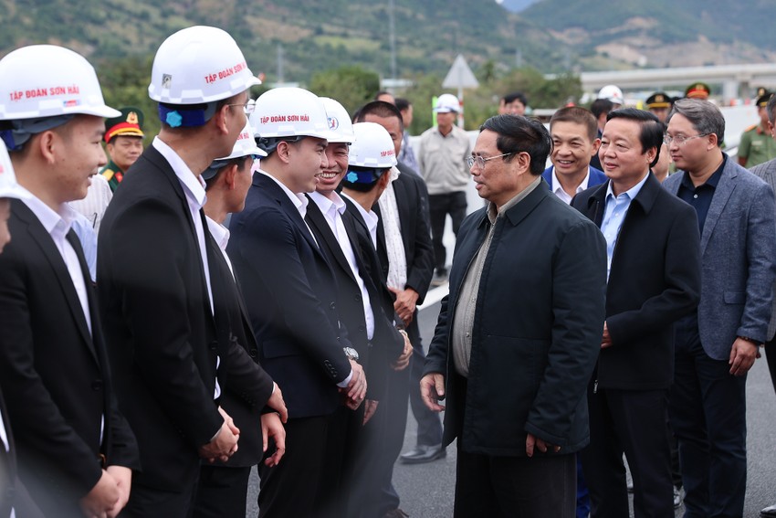 Prime Minister Pham Minh Chinh inspects the Nha Trang - Cam Lam expressway project Photo 3