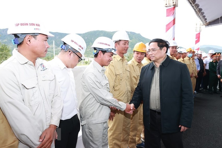 Prime Minister Pham Minh Chinh inspects the Nha Trang - Cam Lam expressway project Photo 4