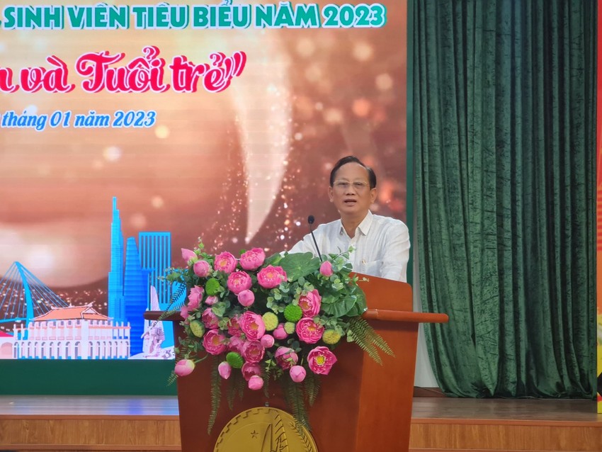 Leaders of Binh Chanh District, Ho Chi Minh City met and had a dialogue with union members Photo 2