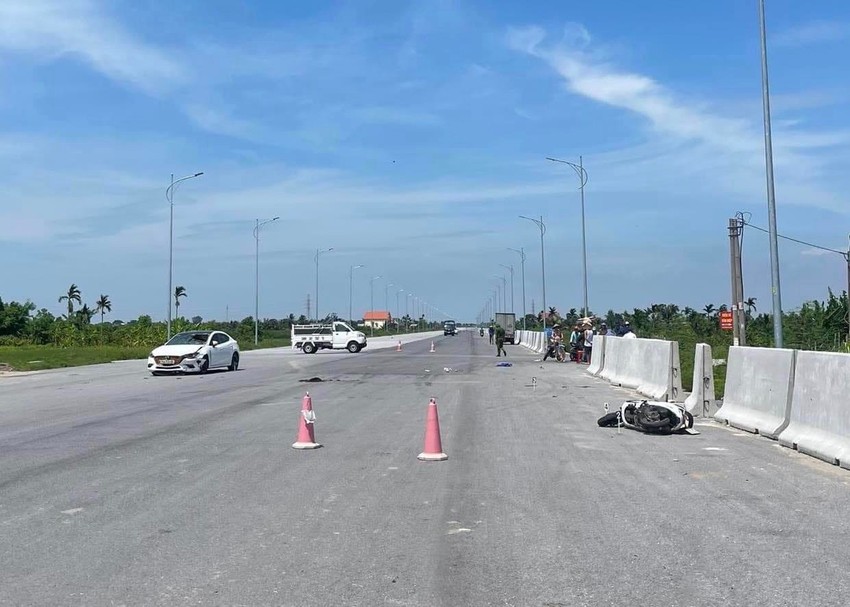 Sau vụ tai nạn của ca nương Tú Thanh, Hải Phòng dựng rào chắn đường đang thi công ảnh 4