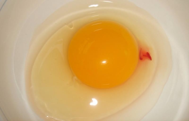 Cách để nhận biết trứng có bị ung? ảnh 2