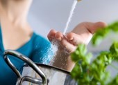 Mì chính có giúp bạn chữa mặn khi nấu ăn không?