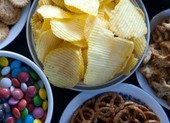 Làm thế nào để ngừng ăn vặt khi làm việc tại nhà?