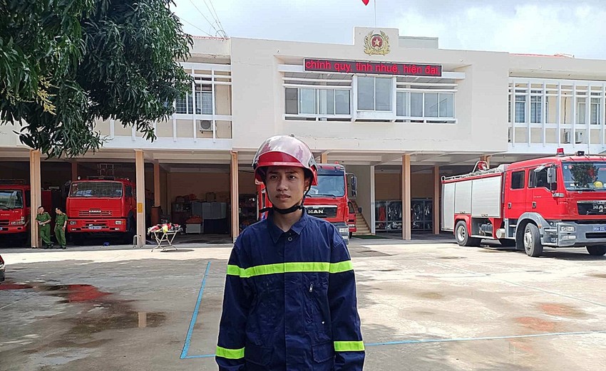 Người lính chữa cháy chia sẻ khoảnh khắc sơ cứu bé trai 3 tuổi trên xe cấp cứu ảnh 2