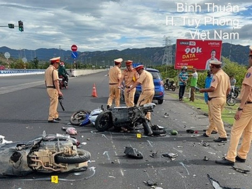 Chưa đủ cơ sở khởi tố thanh niên 16 tuổi lái ô tô tông 5 người chờ đèn đỏ ảnh 1