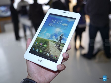 Mặt trước và mặt sau của Iconia Tab 7