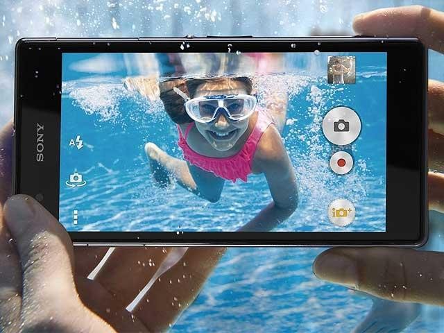 5 smartphone mạnh có tính năng chống nước ảnh 3