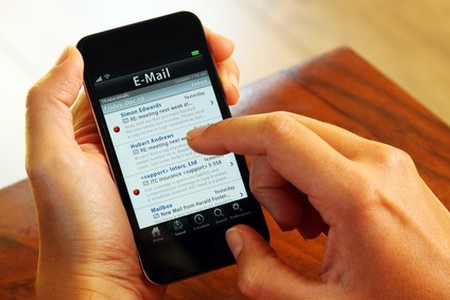 Viết email rõ ràng và có khoảng cách để giúp người nhận dễ đọc hơn, ngay cả trên smartphone